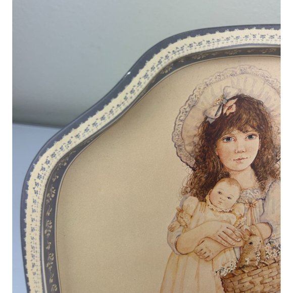 Vintage 1984 The Heirloom Tradition Victoria's Easter Tin Tray Jan Hagara - Picture 4 of 11